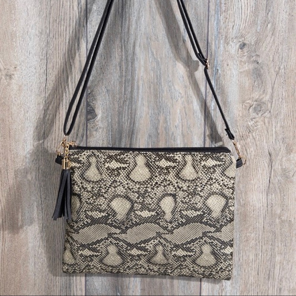 Exotica (snakeskin)